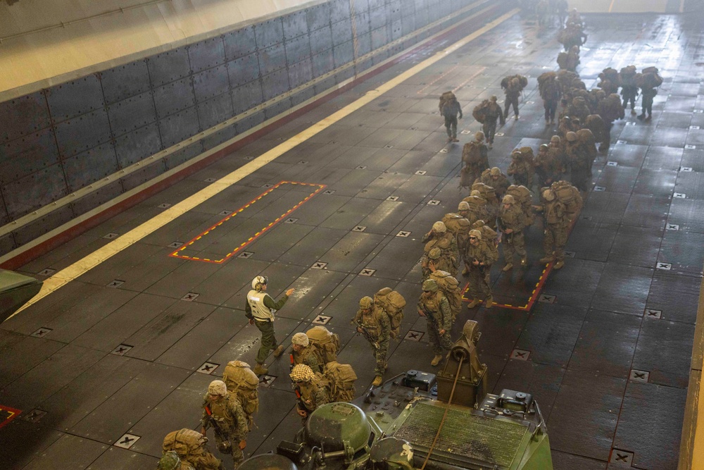 QUART 26.2: 2nd Bn., 4th Marines embark USS Makin Island