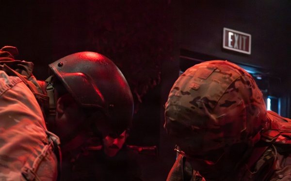 1st Special Forces Group medics conduct Combat Lifesavers course