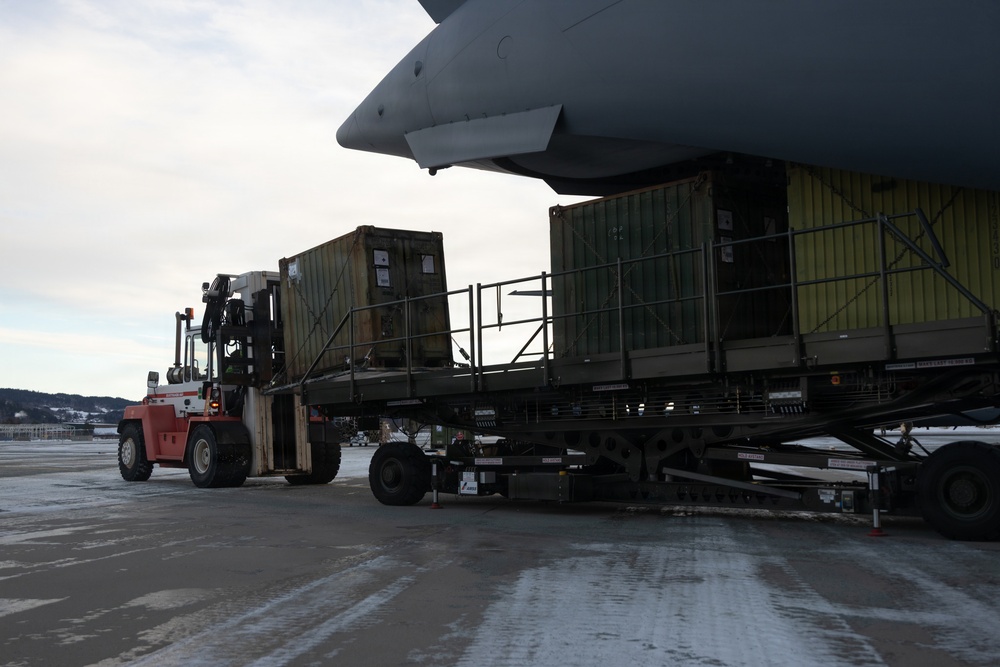 CORE26 | U.S. and Norwegian Forces Conduct Joint Offload for Cold Response 26