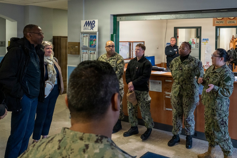 Navy Installations Command Executive Director Visits NSA Naples