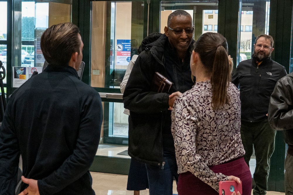 Navy Installations Command Executive Director Visits NSA Naples