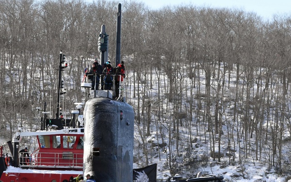 Virginia Returns to Naval Submarine Base New London