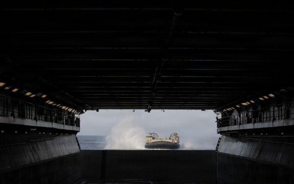 QUART 26.2: 3rd AA Bn. conduct night Ship to Shore operations onboard USS Makin Island