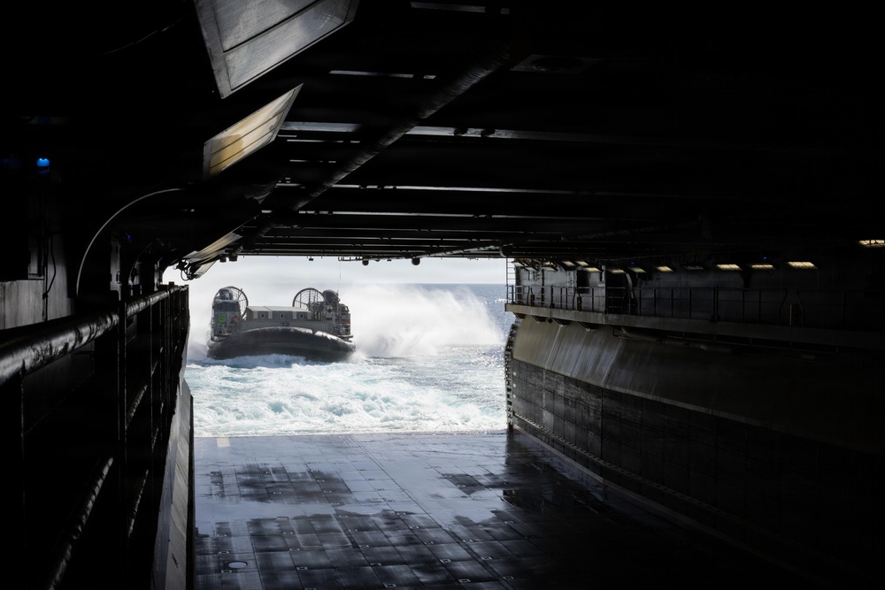 QUART 26.2: 3rd AA Bn. conduct night Ship to Shore operations onboard USS Makin Island