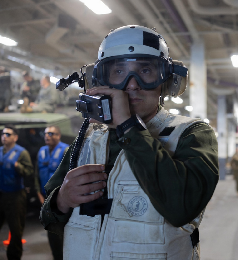 QUART 26.2: 3rd AA Bn. conduct night Ship to Shore operations onboard USS Makin Island