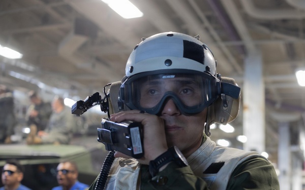 QUART 26.2: 3rd AA Bn. conduct night Ship to Shore operations onboard USS Makin Island
