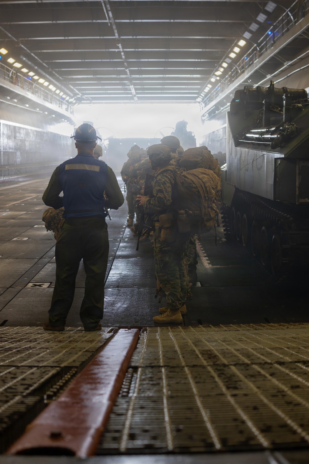 QUART 26.2: 3rd AA Bn. conduct night Ship to Shore operations onboard USS Makin Island