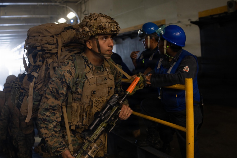 QUART 26.2: 3rd AA Bn. conduct night Ship to Shore operations onboard USS Makin Island