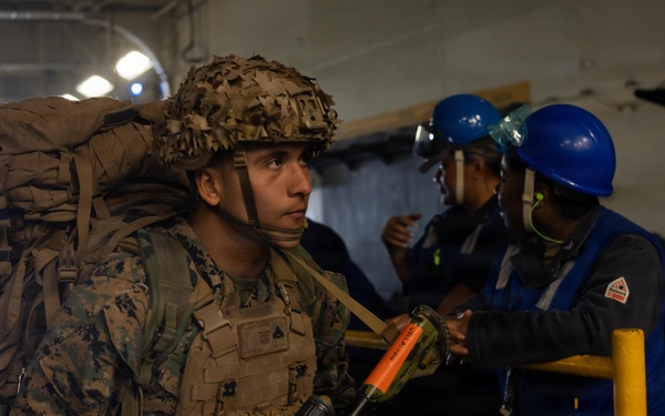 QUART 26.2: 3rd AA Bn. conduct night Ship to Shore operations onboard USS Makin Island