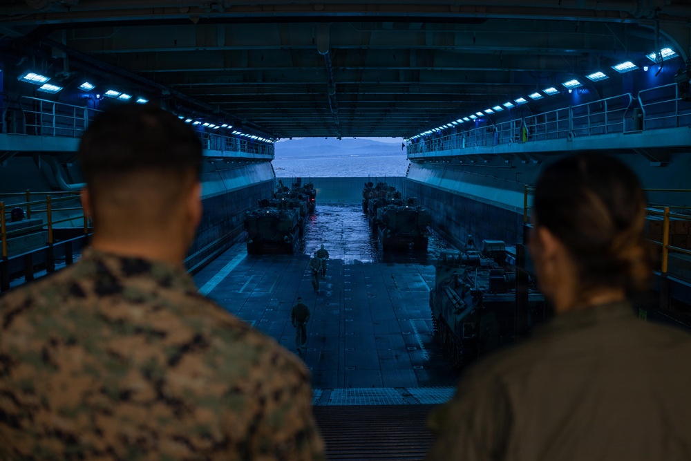 QUART 26.2: 3rd AA Bn. conduct night Ship to Shore operations onboard USS Makin Island