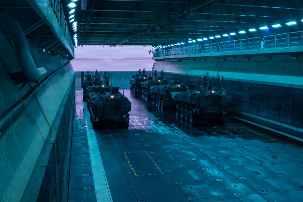 QUART 26.2: 3rd AA Bn. conduct night Ship to Shore operations onboard USS Makin Island