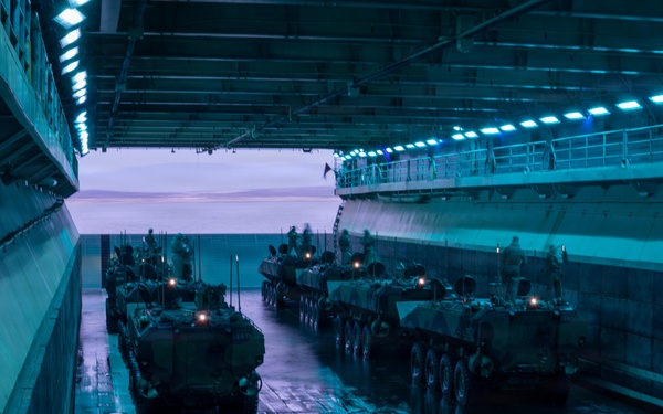 QUART 26.2: 3rd AA Bn. conduct night Ship to Shore operations onboard USS Makin Island