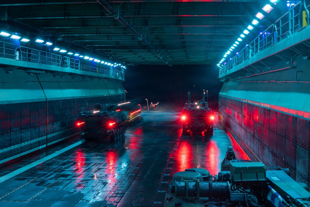 QUART 26.2: 3rd AA Bn. conduct night Ship to Shore operations onboard USS Makin Island