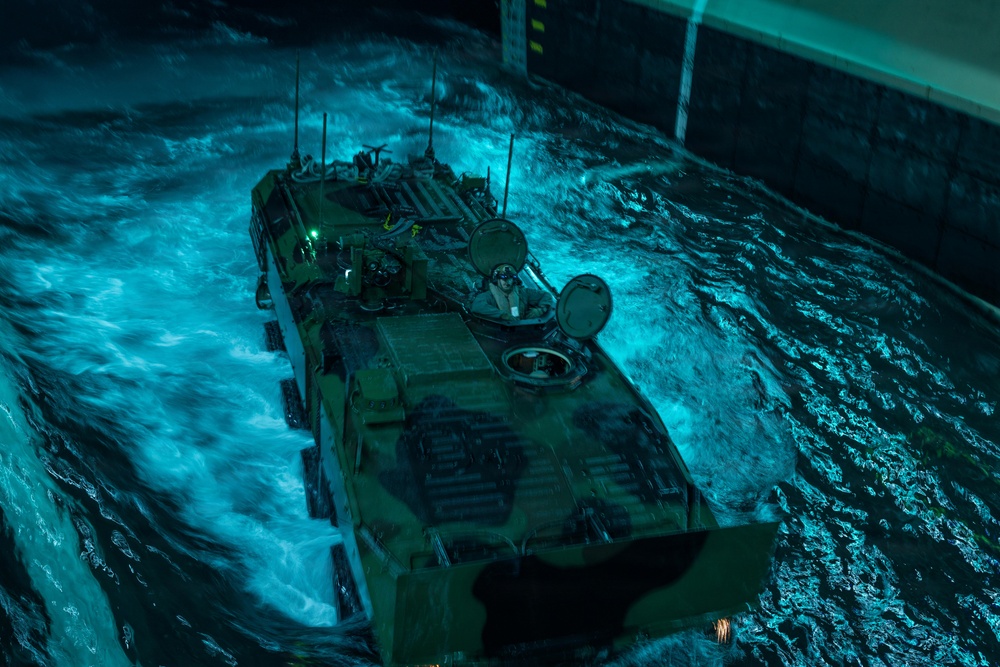 QUART 26.2: 3rd AA Bn. conduct night Ship to Shore operations onboard USS Makin Island