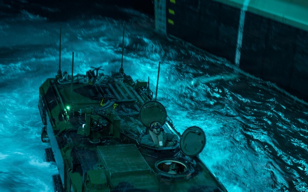 QUART 26.2: 3rd AA Bn. conduct night Ship to Shore operations onboard USS Makin Island