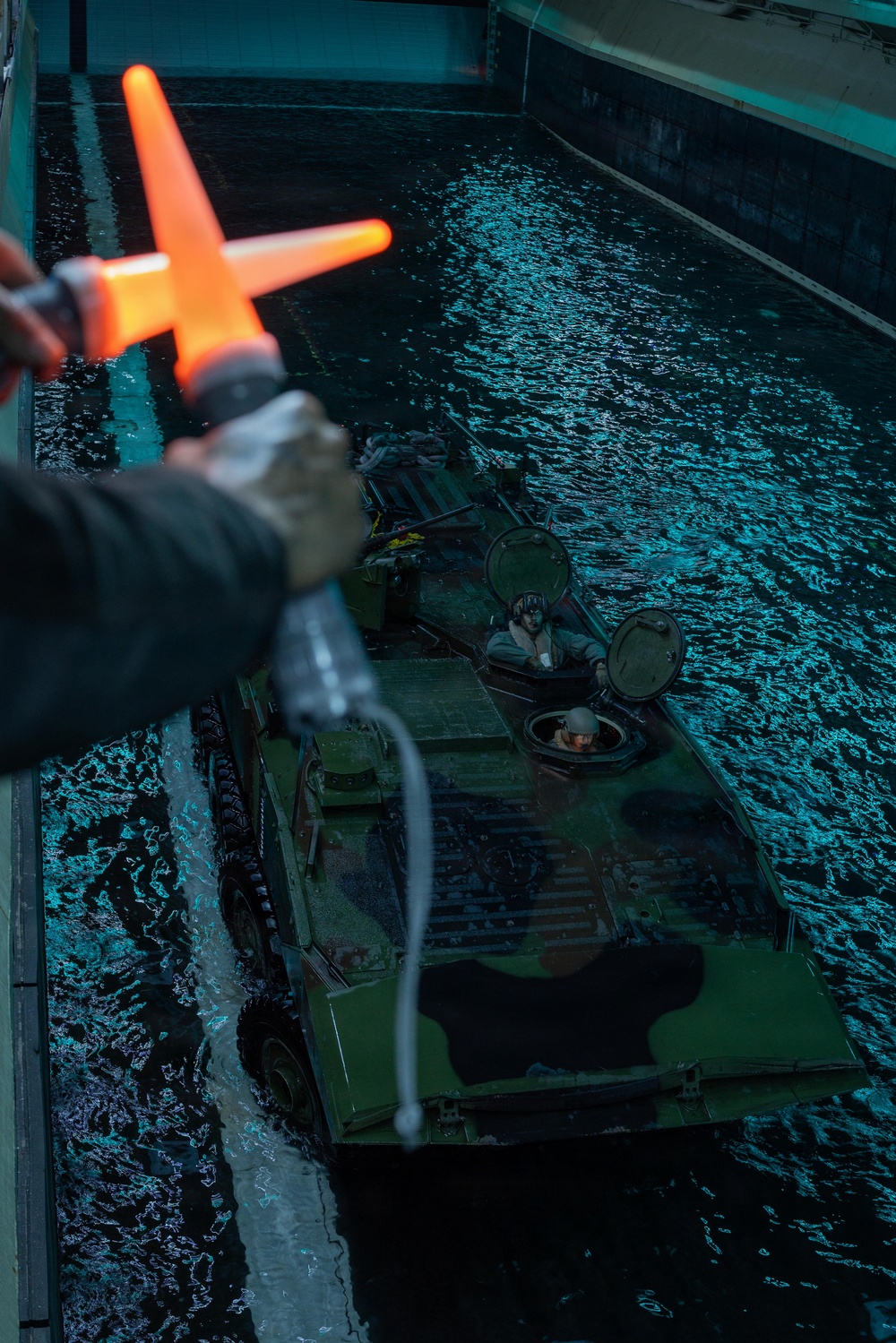 QUART 26.2: 3rd AA Bn. conduct night Ship to Shore operations onboard USS Makin Island