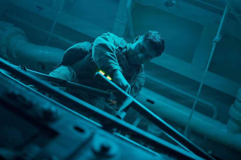 QUART 26.2: 3rd AA Bn. conduct night Ship to Shore operations onboard USS Makin Island