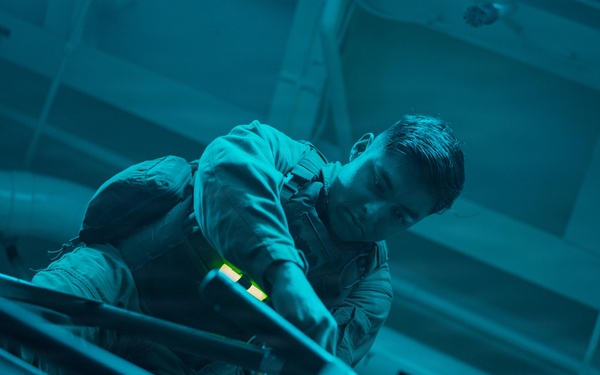 QUART 26.2: 3rd AA Bn. conduct night Ship to Shore operations onboard USS Makin Island