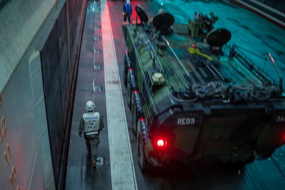 QUART 26.2: 3rd AA Bn. conduct night Ship to Shore operations onboard USS Makin Island