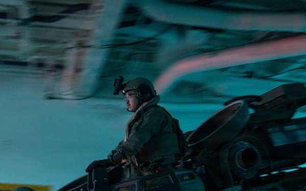 QUART 26.2: 3rd AA Bn. conduct night Ship to Shore operations onboard USS Makin Island