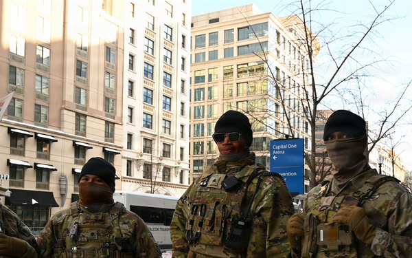 Florida Guard Members Continue the D.C. Safe and Beautiful Mission