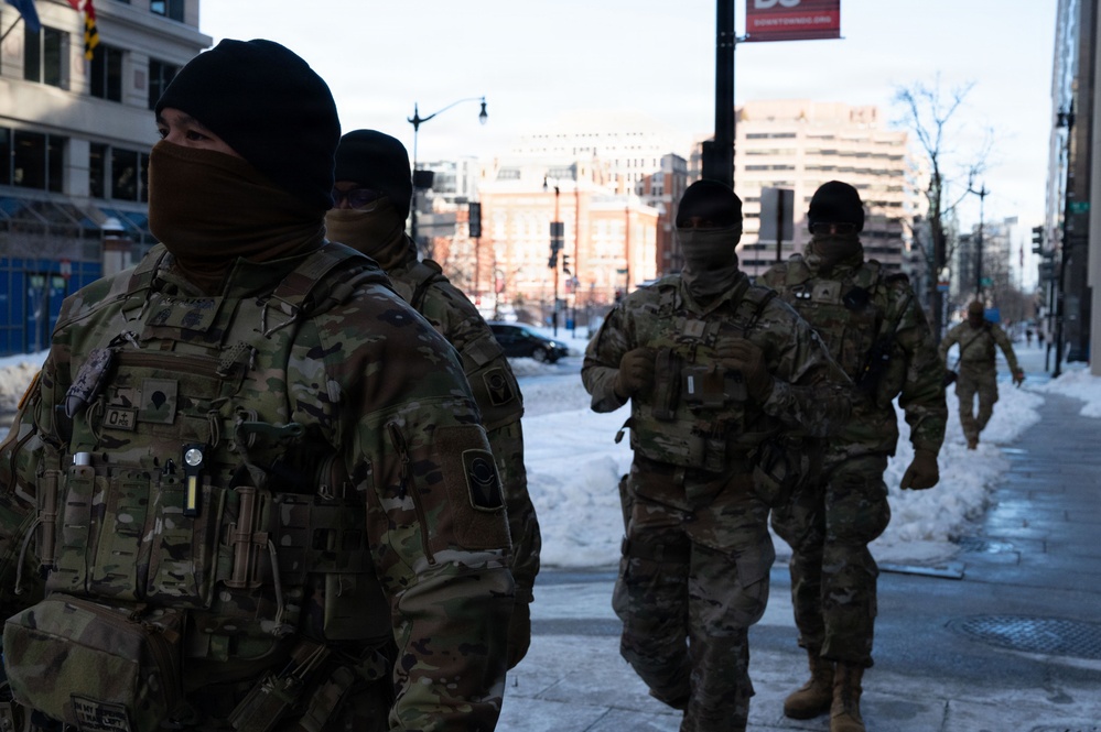 Florida Guard Members Continue the D.C. Safe and Beautiful Mission