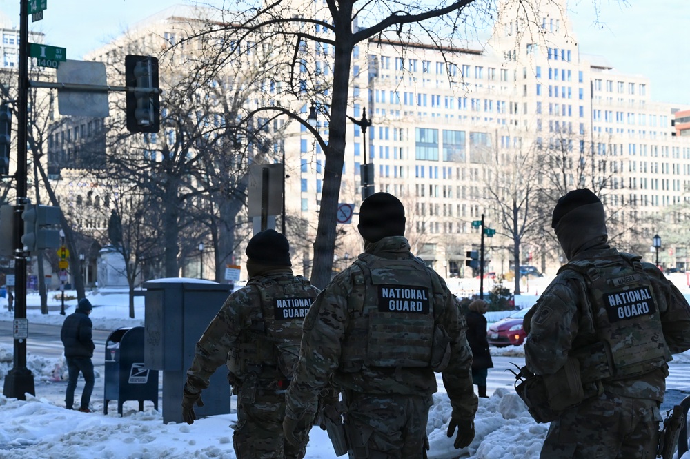 Florida Guard Members Continue the D.C. Safe and Beautiful Mission