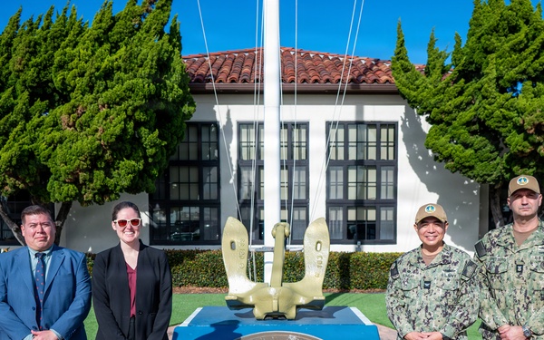 Vargas’ Staff Visit Naval Base San Diego