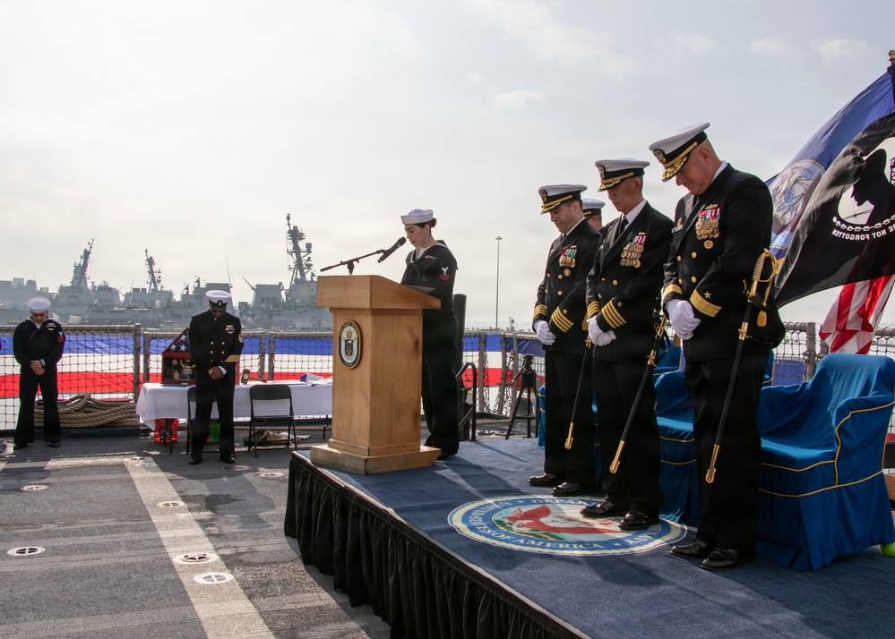 PHIBRON 5 Holds Change of Command and Retirement Ceremony