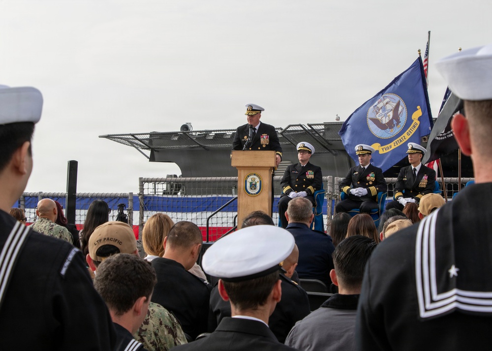 PHIBRON 5 Holds Change of Command and Retirement Ceremony