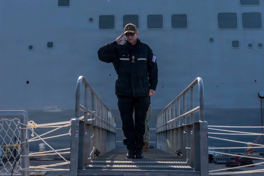 U.S. 2nd Fleet Vice Commander Visits Italian Navy Ship ITS Alpino