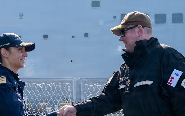 U.S. 2nd Fleet Vice Commander Visits Italian Navy Ship ITS Alpino