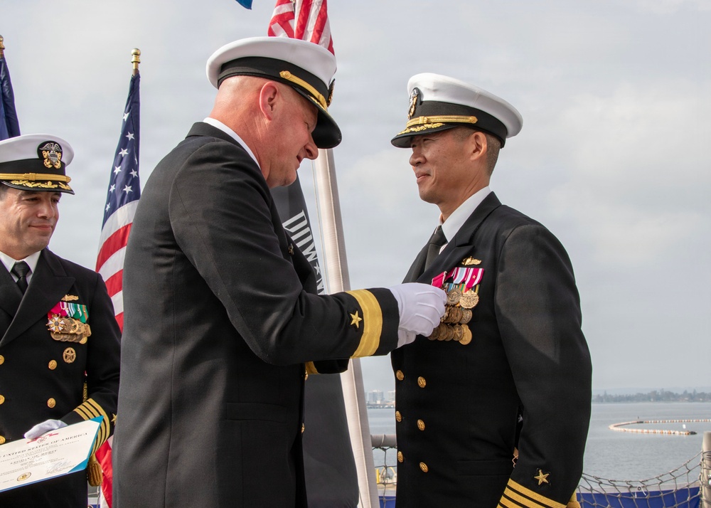 PHIBRON 5 Holds Change of Command and Retirement Ceremony