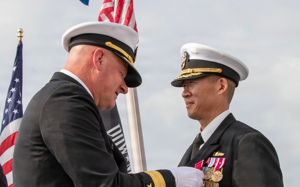 PHIBRON 5 Holds Change of Command and Retirement Ceremony