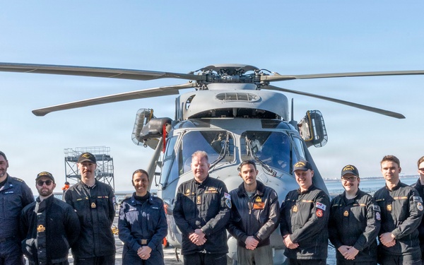 U.S. 2nd Fleet Vice Commander Visits Italian Navy Ship ITS Alpino