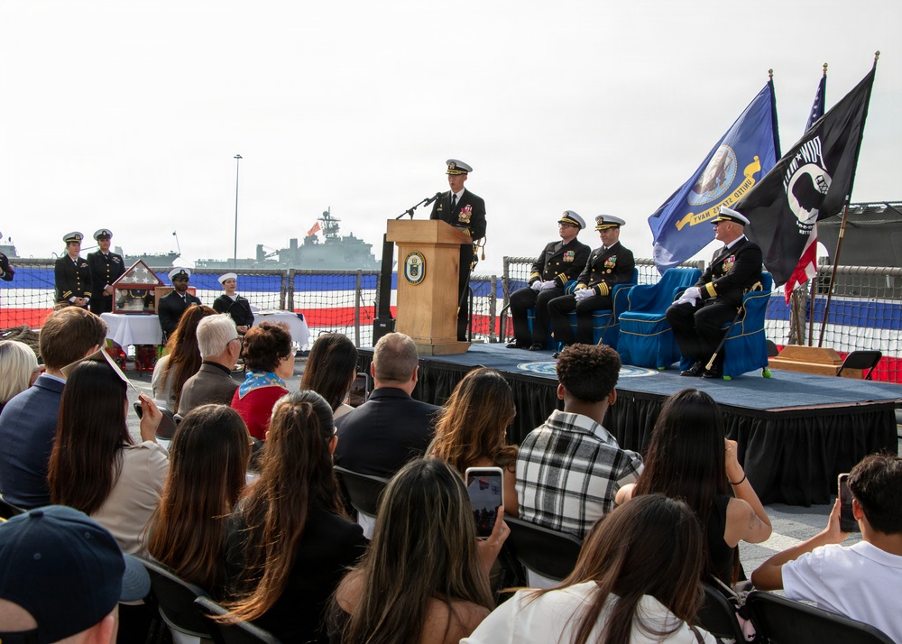PHIBRON 5 Holds Change of Command and Retirement Ceremony