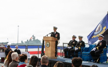 PHIBRON 5 Holds Change of Command and Retirement Ceremony