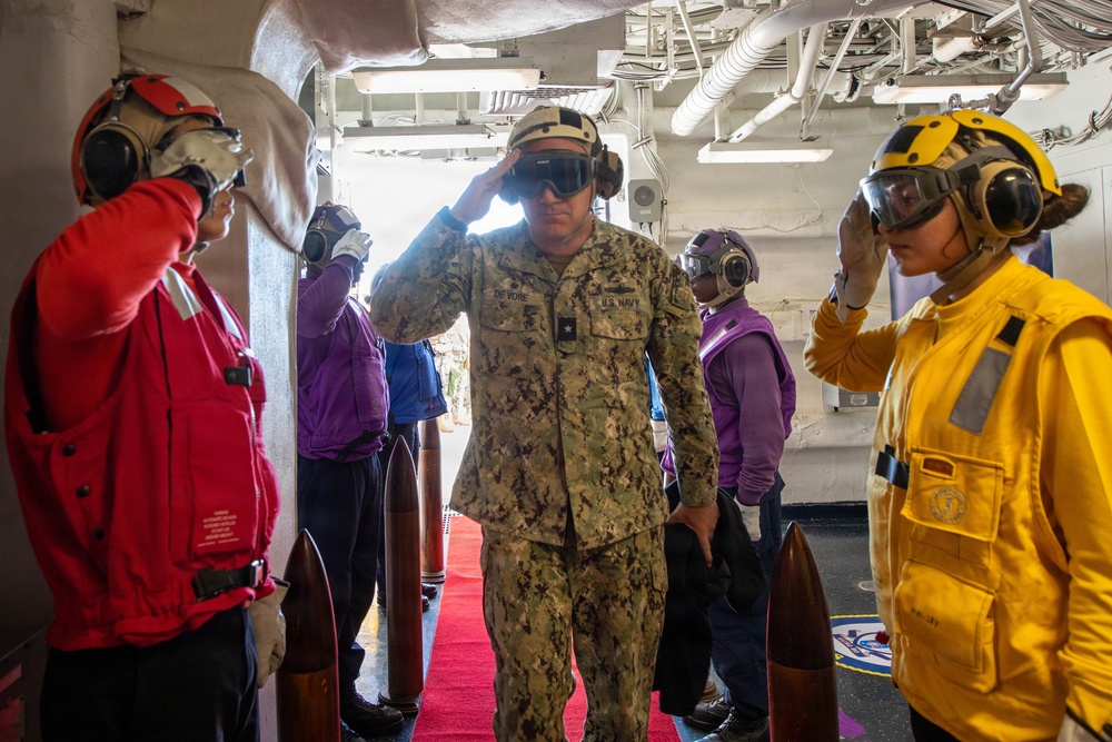 Makin Island Hosts Distinguished Visitors