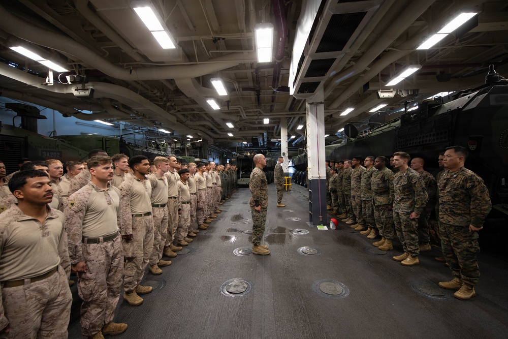 Makin Island Hosts Distinguished Visitors