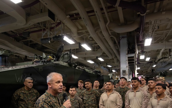 Makin Island Hosts Distinguished Visitors