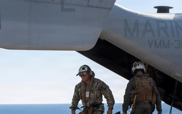 Makin Island Hosts Distingushed Visitors