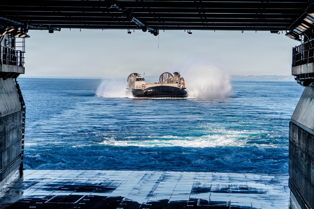 Makin Island QUART LCAC Operations