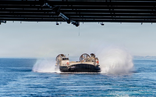 Makin Island QUART LCAC Operations