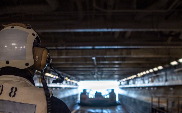 Makin Island QUART LCAC Operations