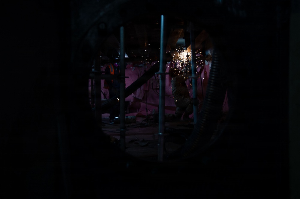 Ronald Reagan Sailors and Contractors Perform Maintenance