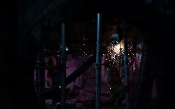 Ronald Reagan Sailors and Contractors Perform Maintenance