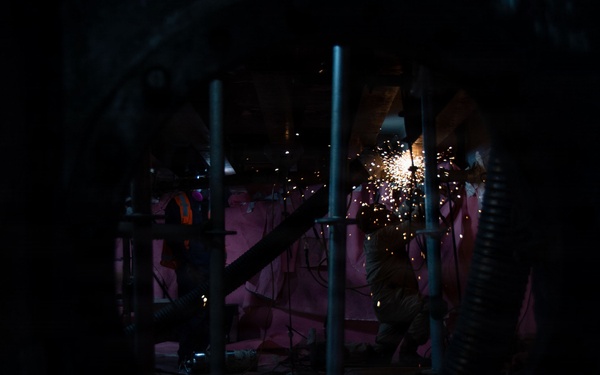 Ronald Reagan Sailors and Contractors Perform Maintenance