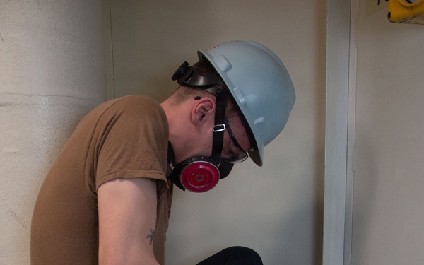 Ronald Reagan Sailors and Contractors Perform Maintenance