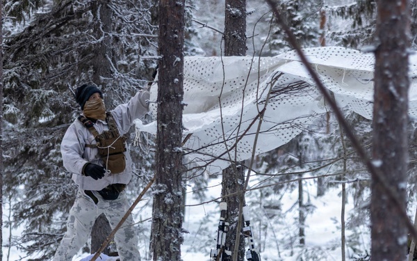 Recon Marines sharpen winter warfighting skills