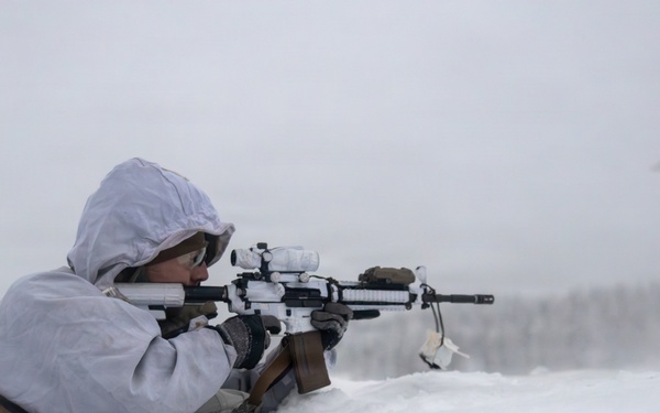 Recon Marines sharpen winter warfighting skills